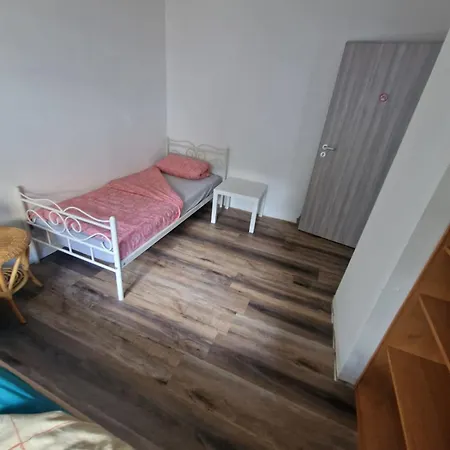 Apartment Schoene Monteurwohnung Voll Ausgestattet Bis Zu 4 Personen Burgbrohl